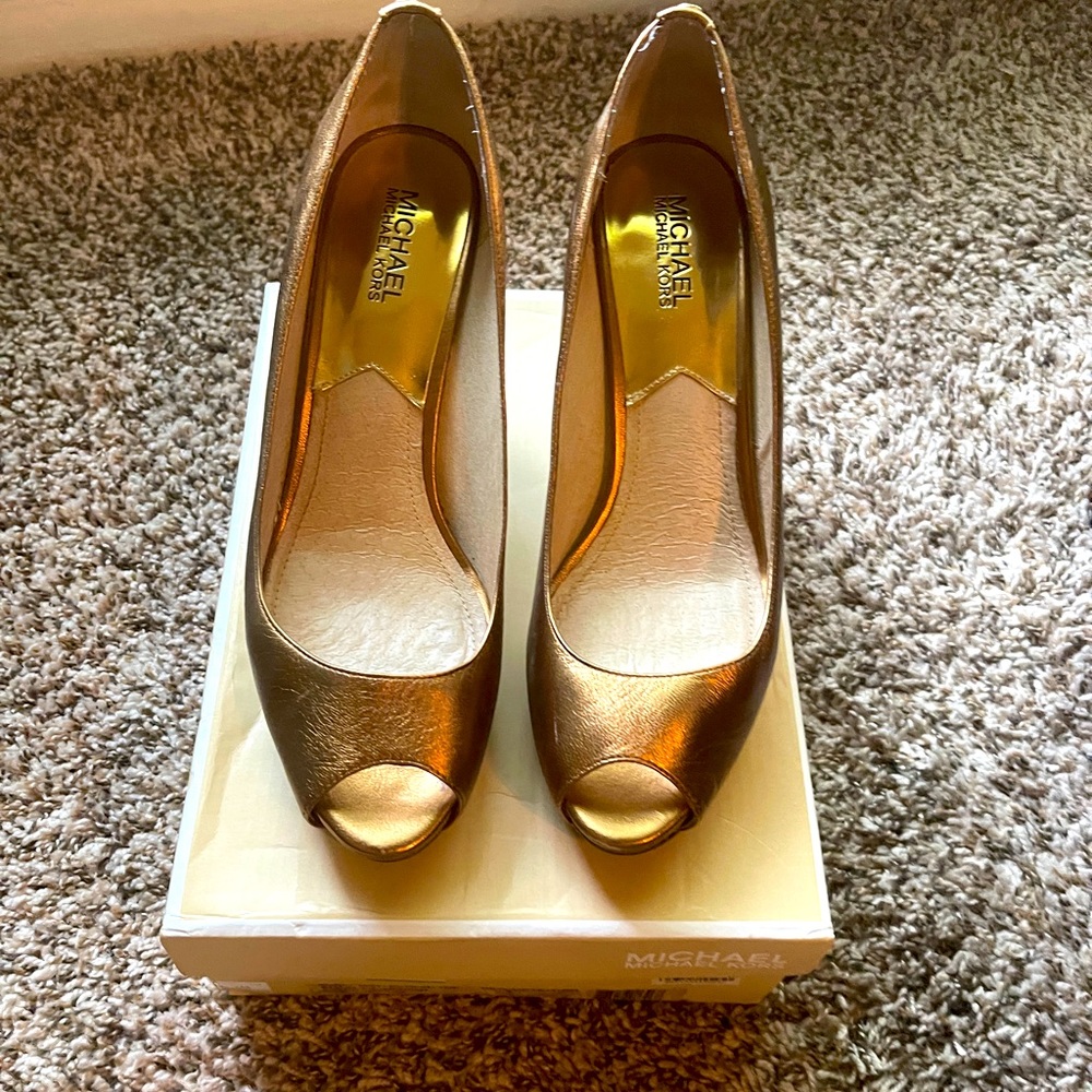 Micheal Kors Bronze leather heels